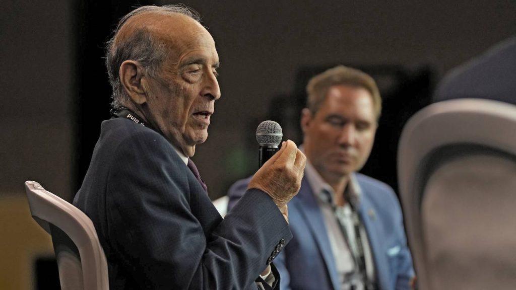 El alerta de uno de los economistas preferidos de Milei: “El FMI quiere una flotación del dólar y eso va a crear problemas”