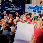 Fuerte reclamo de jubilados de Rosario en la plaza San Martín junto a organizaciones sociales