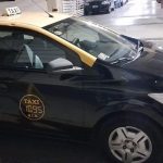 Tras subirse en el centro, falsos pasajeros amenazaron y le robaron el auto a una taxista